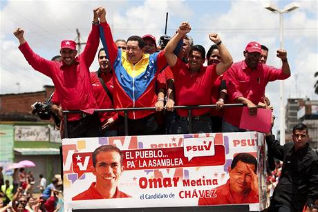 Hugo Chávez pi zahájení své kampan